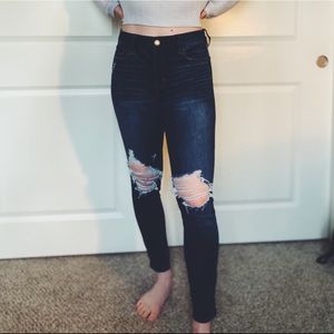 AMERICAN EAGLE dark wash distressed jeans